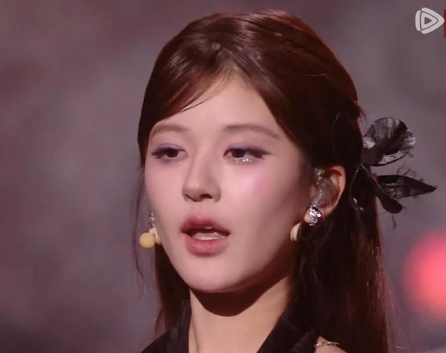 北京这一夜，鞠婧祎再现半永久妆容，王霏霏脸微肿，潘玮柏发福