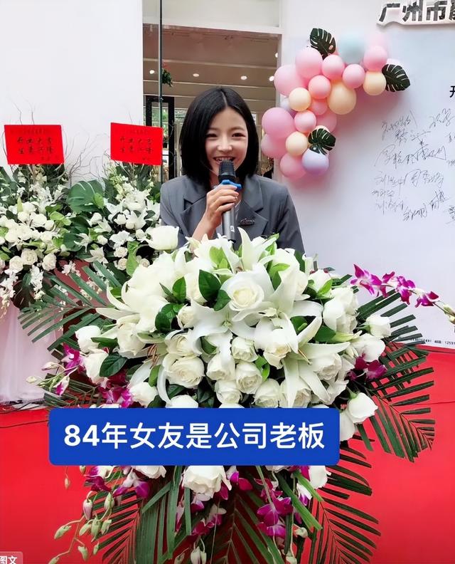 19岁小伙恋上39岁单亲妈妈,将女友宠成宝,还没结婚都怀上二胎了