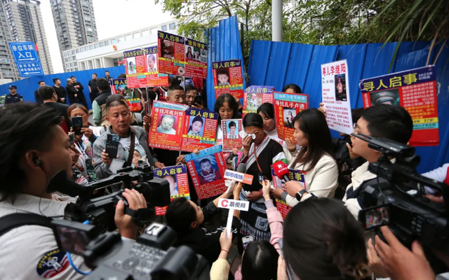 贵州女孩被邻居拐卖，26年后完成“复仇”，亲手将人贩子送上法庭