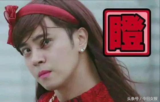盘点明星专属表情包：他凭浮夸look，成“女网红”后，比本人还火