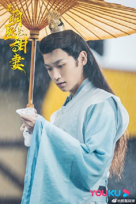 42岁张彤近况，接连两部新剧来袭，生活照颜值太高