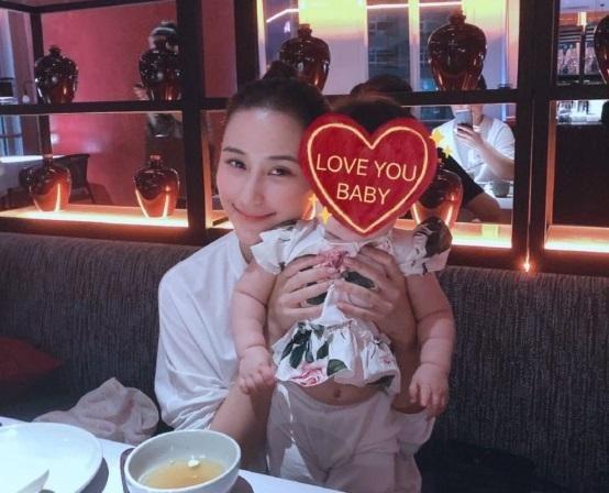 赌王三房前儿媳齐娇状态好,前婆婆独宠两个孙女,过幸福名媛生活