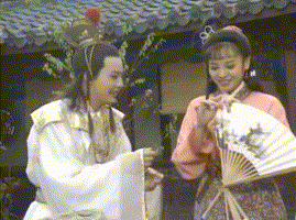 五版晴雯撕扇,有人在撕扇,有人像大小姐,有人像凶婆娘?