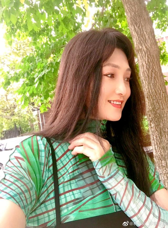 57岁林芳兵近照曝光，越老越有味，不愧最美杨贵妃，已13年未演戏
