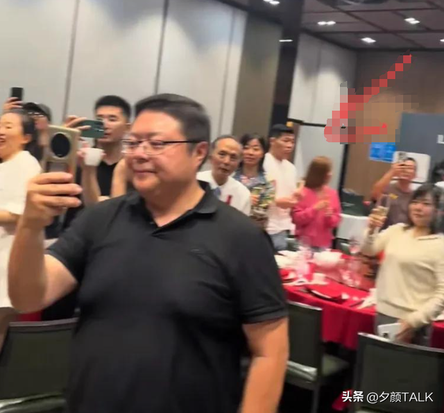 卫冕冠军后,张伟丽在悉尼参加庆功宴,网友说杰森斯坦森也来了