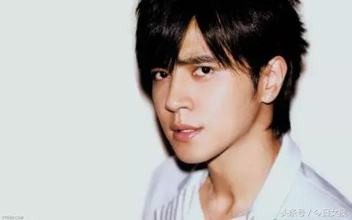 盘点明星专属表情包：他凭浮夸look，成“女网红”后，比本人还火