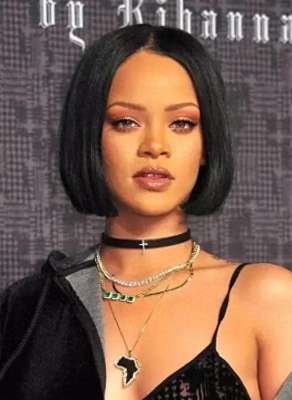 美女露乳头图片(蕾哈娜坦言：“露乳头”是她时尚生涯中最大的遗憾)