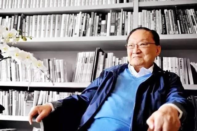 外界评价古龙：“身高156公分，头大如斗，其貌不扬”