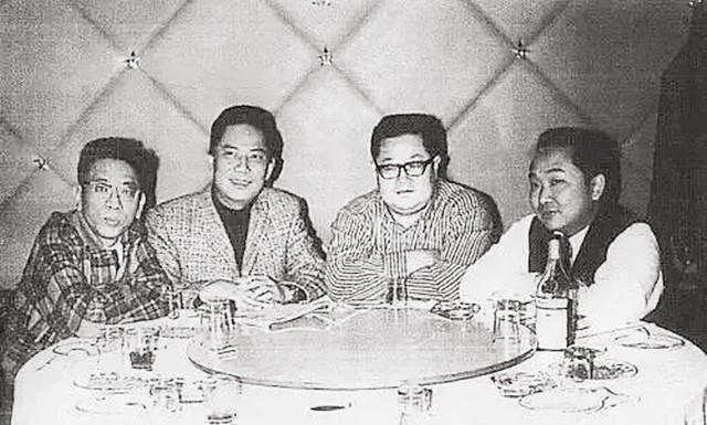 外界评价古龙：“身高156公分，头大如斗，其貌不扬”