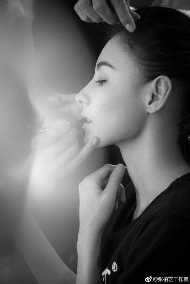 张柏芝与妈妈罕见同框,两儿子都忍不住称赞外婆的美貌