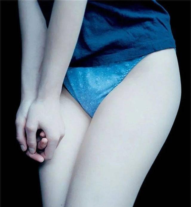 荷兰女摄影家卡拉的极品新人体艺术，性感、冷艳