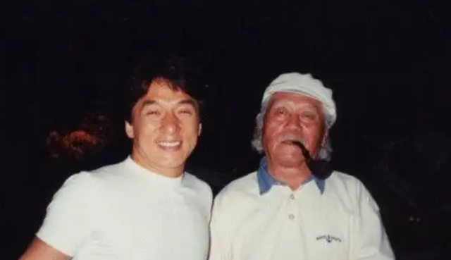 成龙原名陈港生,为何儿子姓房?这其中又有怎样的故事?