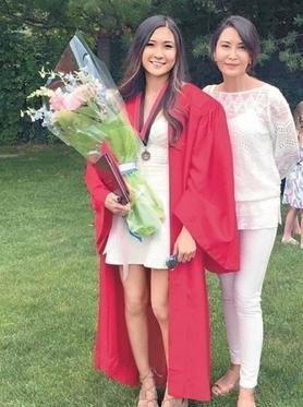 她被誉为香港四大美人之一,19岁女儿竟长这样