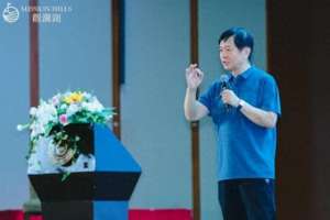 姚峰(著名作曲家姚峰作客观澜湖 且讲且唱漫谈《中国老家》)