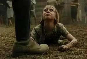 黑怕女孩(女孩对德军说：叔叔可以把我埋浅点吗？我怕妈妈找不到，结果如何)