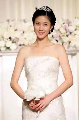 大韩民国律师(她被誉为“国民媳妇”，只因错爱一男星，如今42岁甘愿一生孤独。)