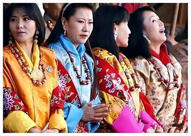 不丹老国王好福气：娶4位亲姐妹为妻，4位王母凤眼迷人比佩玛还美