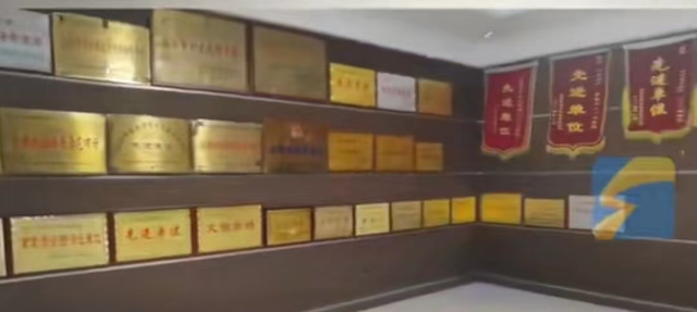 《狂飙》同名强盛集团被曝“年终奖现金堆成山”？被喊话自首！戚薇也在爆剧商业版图？