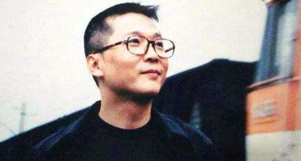 还记得《小芳》的原唱吗?沉寂20年娶小芳本人,如今家庭美满