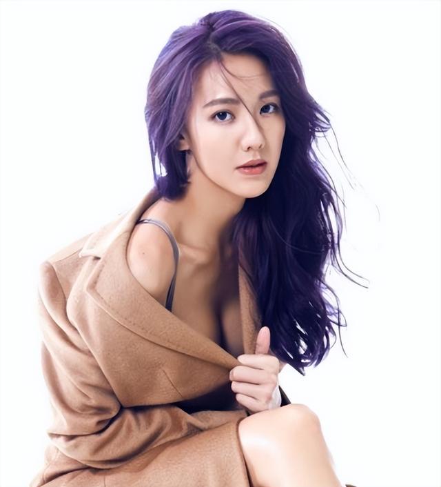 台湾名模晒半裸清凉照好大胆!四肢纤细身材好,手臂纹身太抢镜
