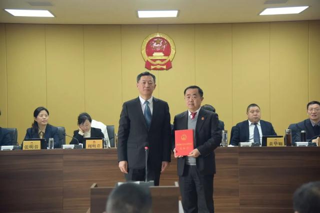 荆州区第七届人大常委会召开第十九次会议 公布一批人事任免