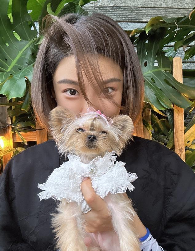 赌王三房前儿媳齐娇状态好,前婆婆独宠两个孙女,过幸福名媛生活