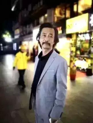 流浪大师沈巍:退网后变身专家,跟女粉丝关系亲密却不承认