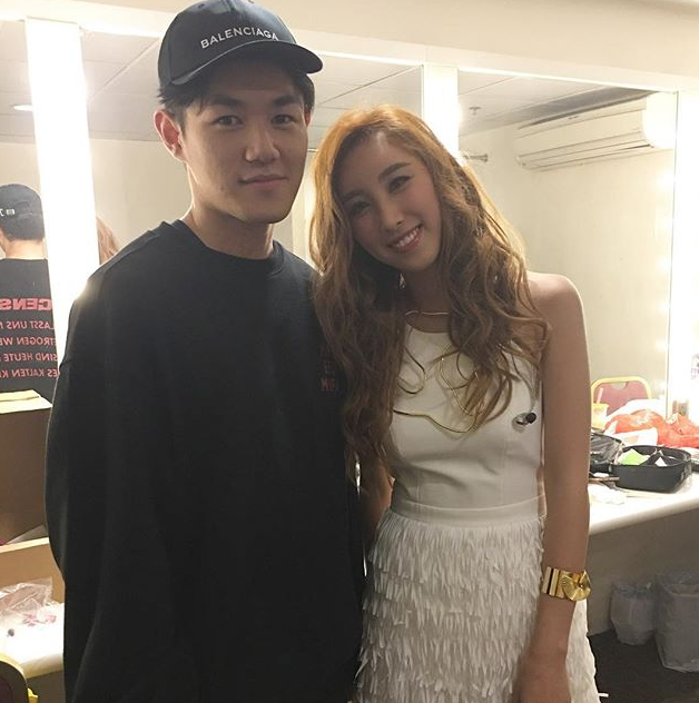 许靖韵恋情又添锤！与神秘男十指紧扣大方逛街，对方被扒是富二代