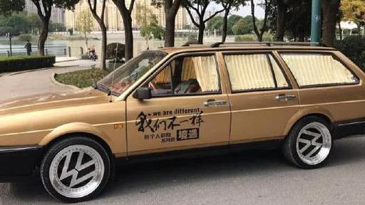 极具年代感的桑塔纳旅行车，突现街头，回头率不差豪车兰博基尼