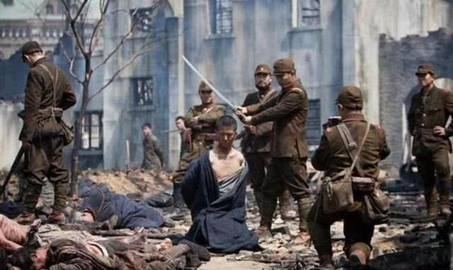 1943年八路军政委秦光重伤，心生一计倒地装死，成功躲避日寇搜查