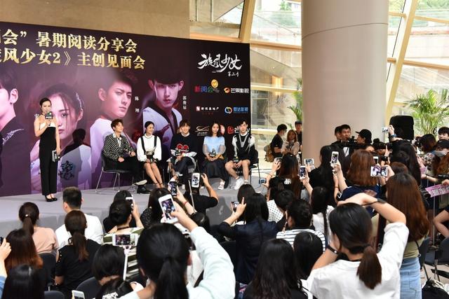 被偶像公主抱是什么滋味?旋风一般的感觉~