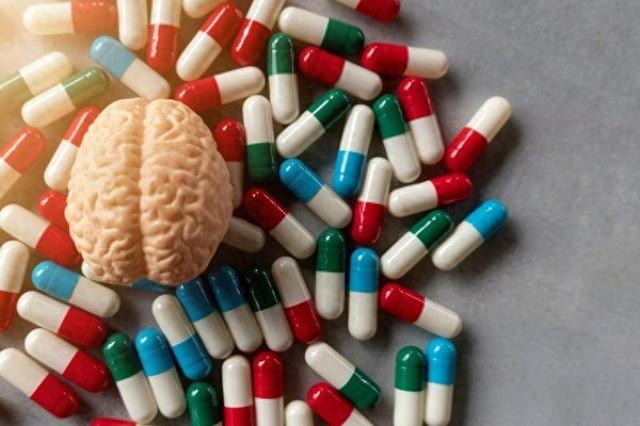 还没衰老,已开始遗忘?脑海中的这块“橡皮擦”怎样让它越擦越慢