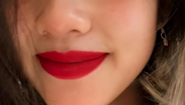 黄多多深夜抹红唇自拍,16岁的她打扮越来越成熟,个性十足