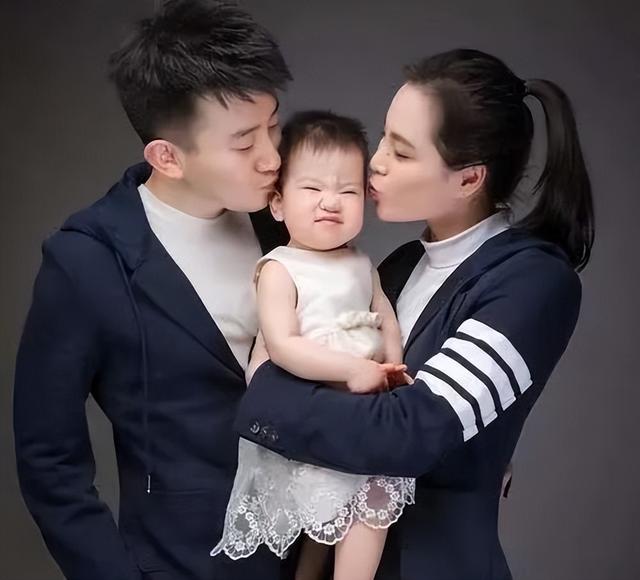 张效诚吴敏霞:本以为他俩相恋就够传奇了,没想到现在幸福又升级