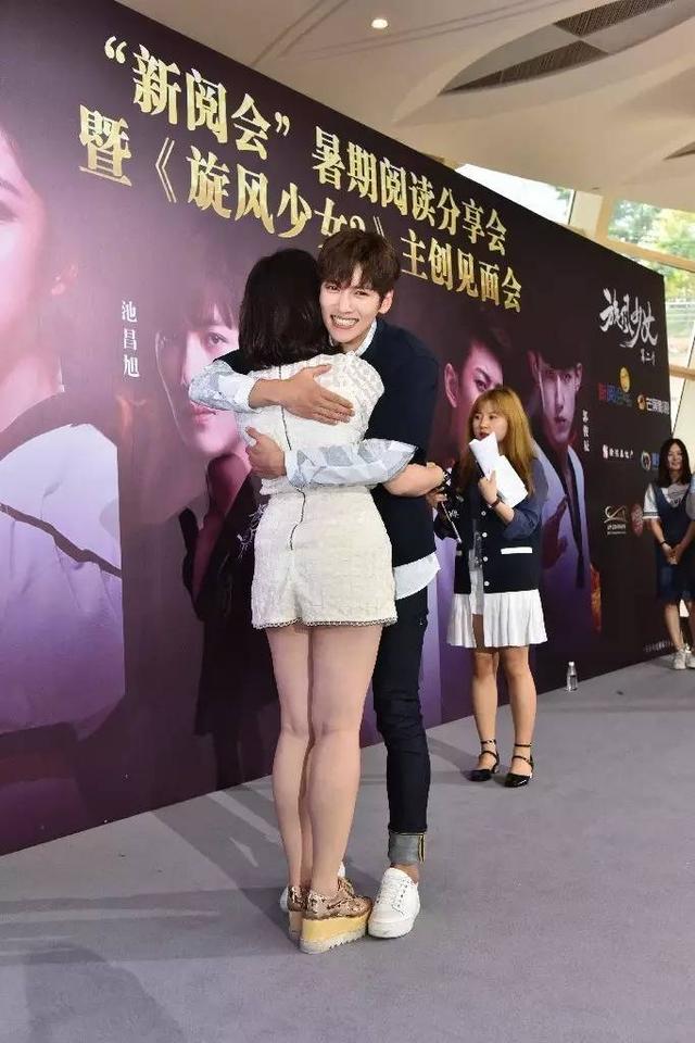 被偶像公主抱是什么滋味?旋风一般的感觉~