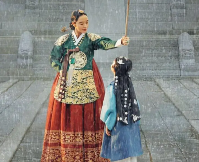 令人泪流成河的韩剧《王后伞下》