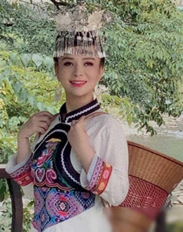 刘赛嫁河南农民成赢家！结婚9年未育，如今人生巅峰！