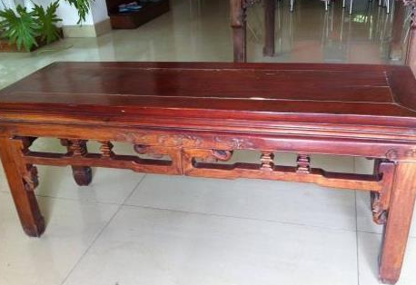 为什么酒店床尾都会摆一个凳子？其实这是古人发明的，叫“春凳”