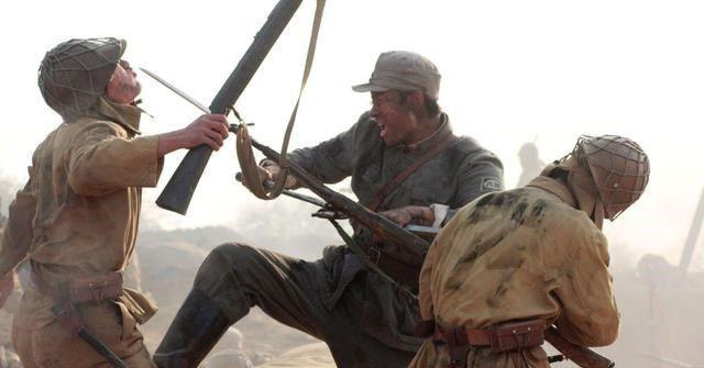 1943年八路军政委秦光重伤，心生一计倒地装死，成功躲避日寇搜查