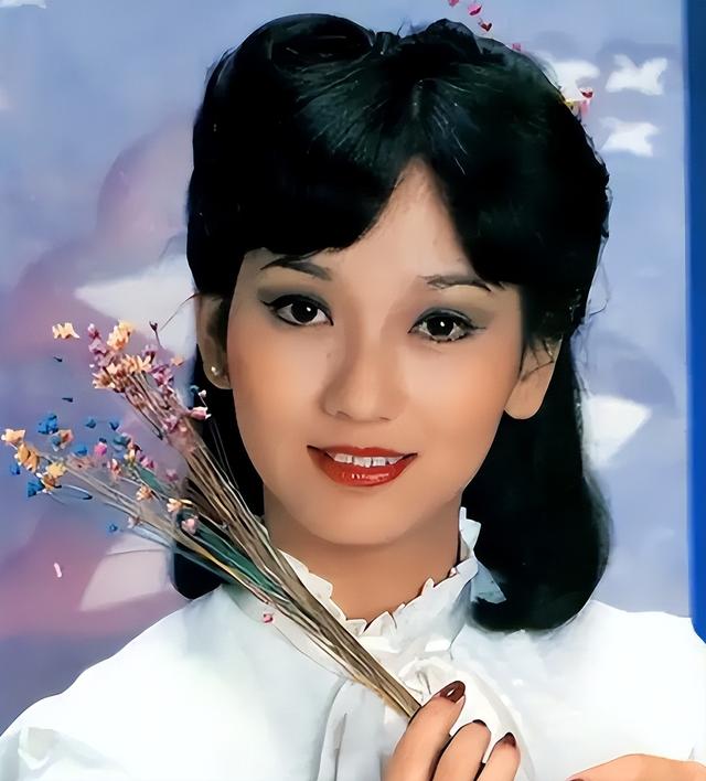 赵雅芝二婚嫁普通人，长子47岁次子44岁，小儿子37岁，让她骄傲