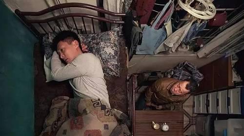 香港“棺材房”——繁荣景象背后的荒芜,网友称:令人窒息