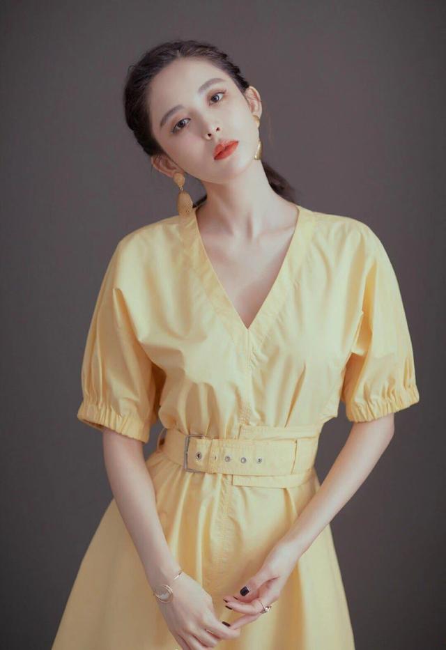 娜扎戴面具秀香肩性感诱人,要是演技能赶上颜值就好了