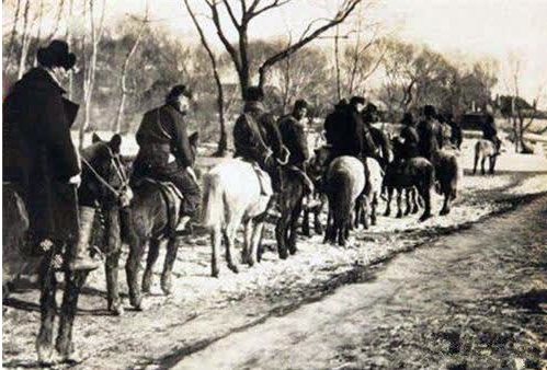 1986年于德水以寻亲代表团长赴日本，最终拒绝挽留回到养父母身边