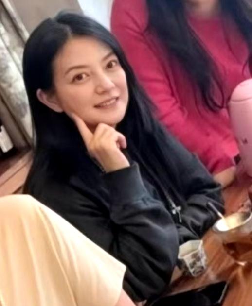 赵薇提交文件揭露前夫谎言，公开离婚日期，黄有龙涉嫌信披违规