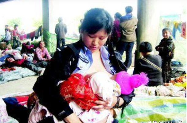 16年前,汶川女警揭衣露乳哺育9婴,归来连升四级,最后结局泪目