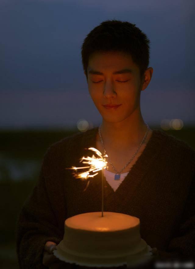 肖战发文庆祝29岁生日，寸头造型象征新起点