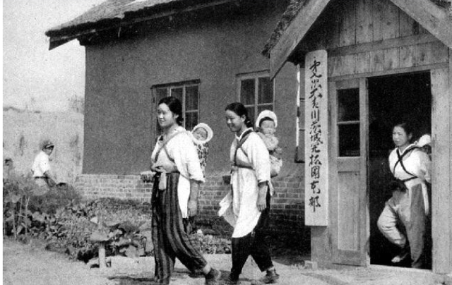 1986年于德水以寻亲代表团长赴日本，最终拒绝挽留回到养父母身边