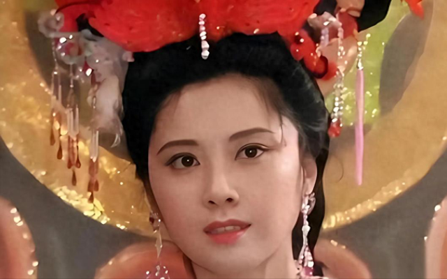 72岁朱琳现身，容貌变化惊为天人，“女儿国国王”果然名不虚传