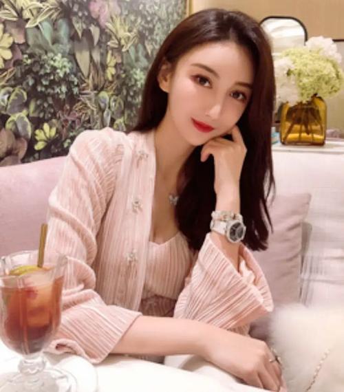 黄晓明到底是精明还是单纯,他图叶珂啥?细挖身家,资产大缩水