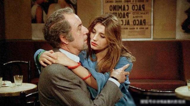 【法国伦理片】《朦胧的欲望》:欲望与现实交织的列车之旅